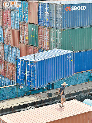 業界料全年貨櫃吞吐量會錄得比現時更高的負增長。
