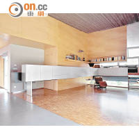 住宅室內空間寬敞，設計簡約不花巧。