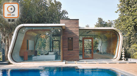 Pool House外形時尚惟不失簡約，呈現獨特的設計風格。