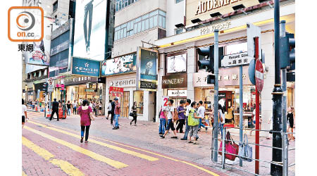 零售市道回軟，銅鑼灣羅素街舖位租金大跌。（資料圖片）