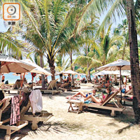 布吉島的陽光與海灘，是旅客一大享受。