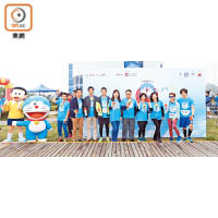 大新王美珍（右三）服侍嘅Doraemon，呢場熊本熊大戰Doraemon，邊個會贏呢可？