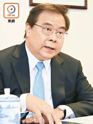 華僑銀行集團行政總裁錢乃驥認為，未來最有競爭力的是新加坡銀行等區域銀行。（何駿軒攝）