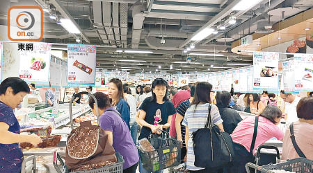 一田優惠日首天銷情熾熱，店內人頭湧湧。