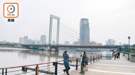 寧波為浙江省經濟中心之一，樓市暢旺。