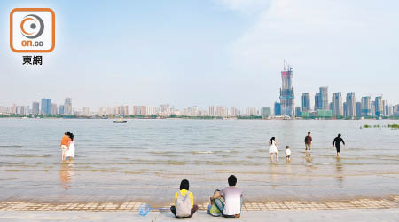 武漢為長江沿岸的重要城市，樓市交投熾熱。