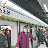 武漢交通日趨完善，鐵路網絡發達。