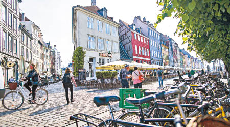 在丹麥，幾乎每人都有一架單車，首都哥本哈根更有「單車之城」的美譽。