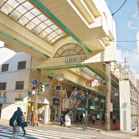 札幌商店街狸小路人流暢旺，毗鄰物業升值潛力看高一線。