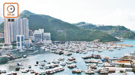 雅濤閣（箭嘴示）前臨深灣遊艇會，不少單位可享靚海景。