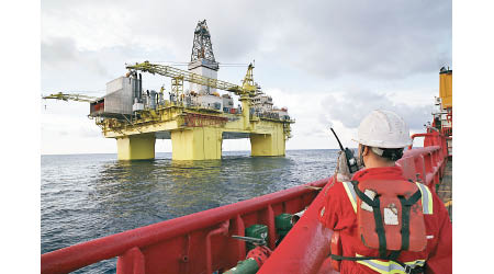 中海油昨日發出上市以來首個盈警。