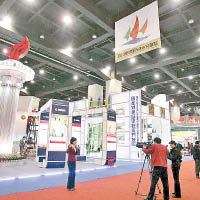 鄭州國際會展中心舉辦多項大型商貿活動，吸引不少商家參與。