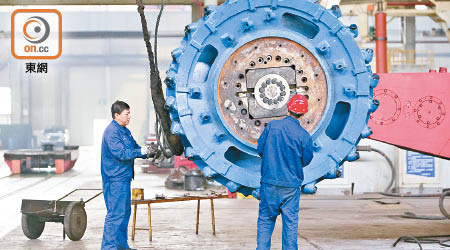 中國十月工業增加值按年僅增長百分之六點一，較預期略為遜色。（中新社圖片）