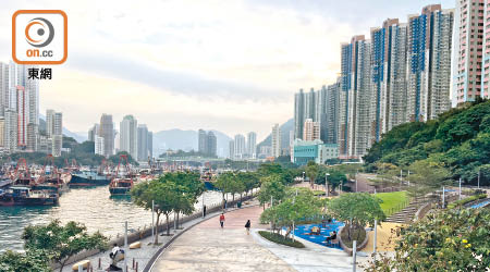 港鐵南港島線附近仍有四百多萬上車盤可揀，部分更臨近海濱，居住環境佳。