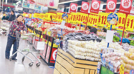 中國十一月社會消費品零售總額逾三萬億元。（中新社圖片）