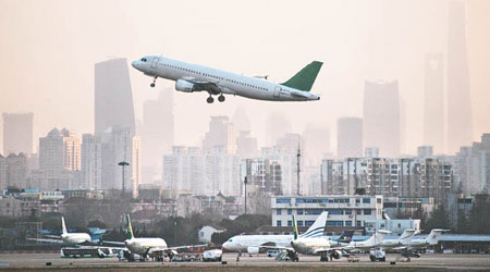 多家內地航空公司採取低價策略，吸引國際旅客經內地中轉飛往世界各地。