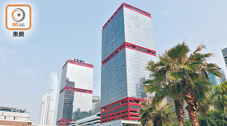 馬亞木家族曾於九七年摸頂價購入信德中心招商局大廈高層全層。