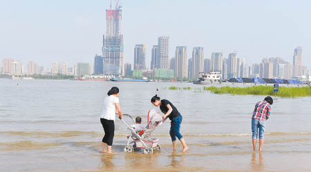 武漢是近期樓價漲幅較大的熱點城市。