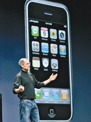 十年前的今日，教主喬布斯在三藩市發布第一代iPhone。（資料圖片）