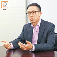 中國前海中金鄭明輝指，投保人「轉保」宜先對比新舊計劃。