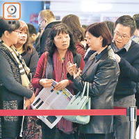 柏傲灣昨日錄得逾4,000人次睇樓。（李志湧攝）