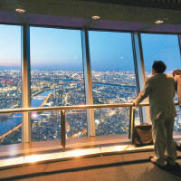 晴空塔為東京著名景點，憑高俯瞰迷人夜景。