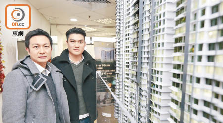 80後劉振衡（左）和范俊楊（右）均嘆香港樓價太高，因此轉投馬來西亞先上車，作長線投資。（胡家豪攝）