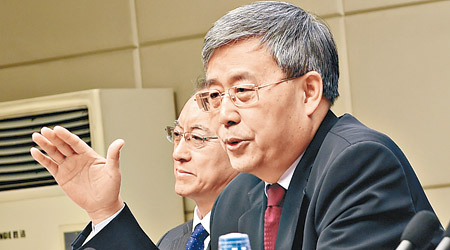 新任中國銀監會主席郭樹清指，各類金融機構監管不同，難以管理。（中新社圖片）