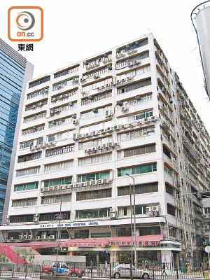 長沙灣香港工業中心A座高層戶獲住宅投資者以約600萬元購入。