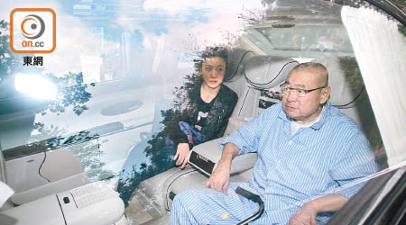 華置遭小股東炮轟派息太少。圖右為前主席劉鑾雄，左為妻子陳凱韻。