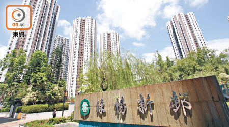 綠楊新邨半份業權兼無契樓低價售。