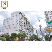 台北松山區住宅大廈比香港的矮小。