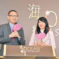 長實地產郭子威（左）表示，海之戀‧愛炫美最快下周封盤。