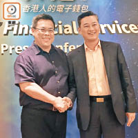 TNG始創人兼行政總裁江慶恩（左）稱，公司正進行A輪融資；右為數碼港行政總裁林向陽。