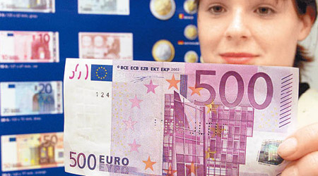 專家認為，投資者若看好歐元長線升值，可伺機吸納。