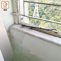 留意鋼窗或需改善防水問題。