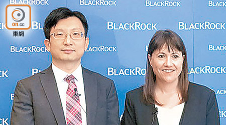 貝萊德陸文杰（左）預料，中國明年經濟將會由製造業改革帶動。右為該公司亞太區投資策略部主管Belinda Boa。