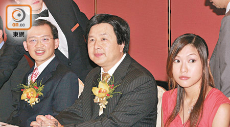 康健行政副主席曹貴子（左）與非執董蔡志明（中）關係千絲萬縷。右為主席蔡加怡。（資料圖片）