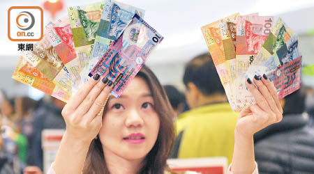 香港現金用量佔GDP的比例為16.9%。