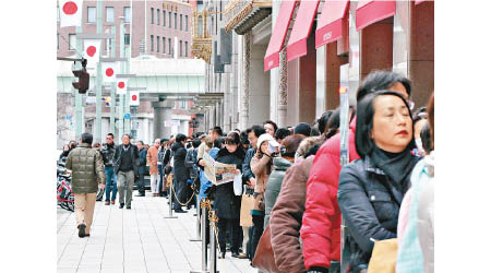 日本零售市道有所復甦，帶動迅銷的本土銷售收入。（資料圖片）