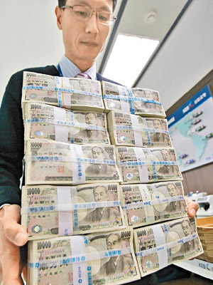 日圓周一先跌後回升，更有人估年底前升至100兌1美元水平。