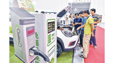 中國新能源汽車市場正高速增長，目前有487間電動車製造商。