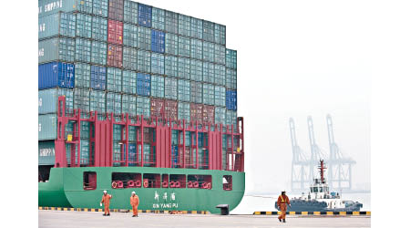 中港兩地經濟緊密，若貿易戰持續，香港經濟亦難以獨善其身。