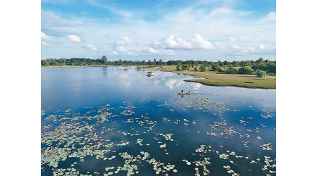 Rory參與發展柬埔寨自然保育區Song Saa Reserve，以推動當地旅遊業。