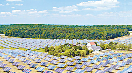 順風清潔能源主要開發、管理和製造太陽能發電站的設備。