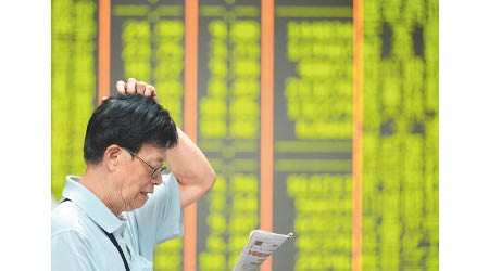 滬深股市三大指數昨顯著下跌，外資亦持續沽貨。