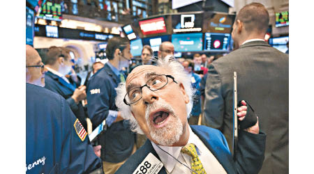 中美貿易戰升級，全球股市齊捱沽，美股連日暴跌。