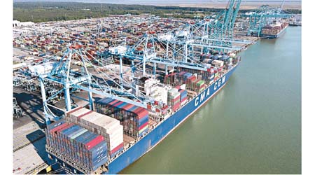 自今年7月以來，貨櫃船運需求十分高。