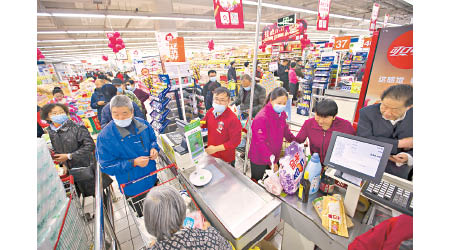 中國經濟穩步復甦，上月零售總額按年增長半成。