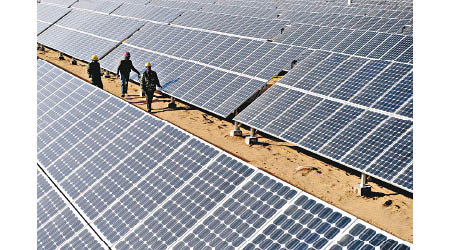 綠色能源獲市場追捧，其中大行高盛更點名唱好太陽能。